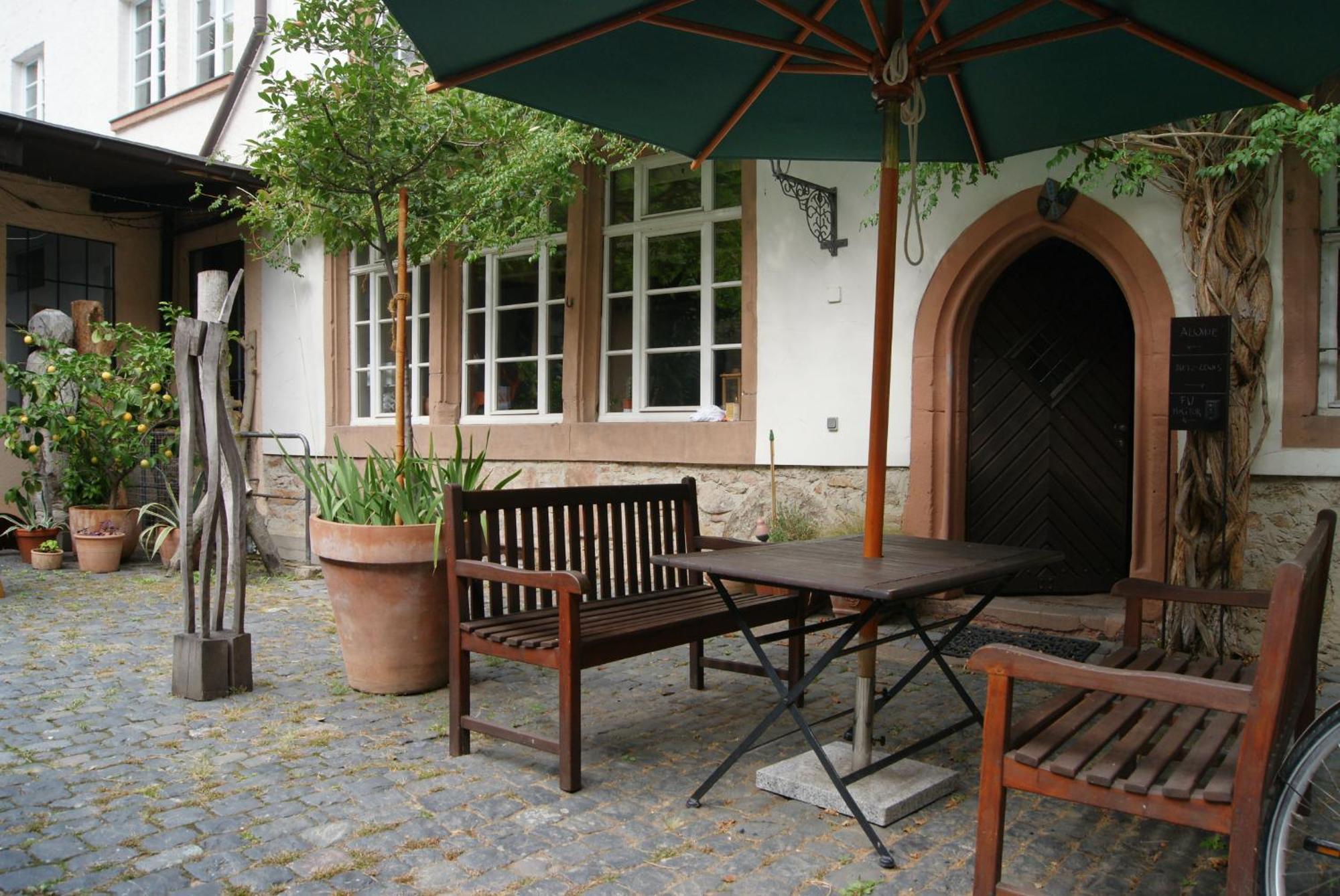Historischer Adelshof am Marktplatz, Atelier 70 m² Weinheim Exterior foto